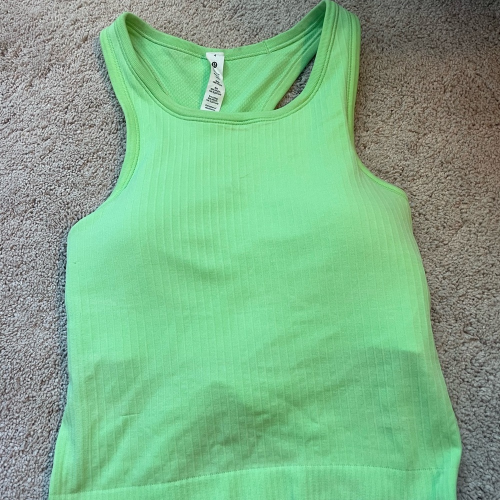 Ebb to street cropped racerback tank💚!!